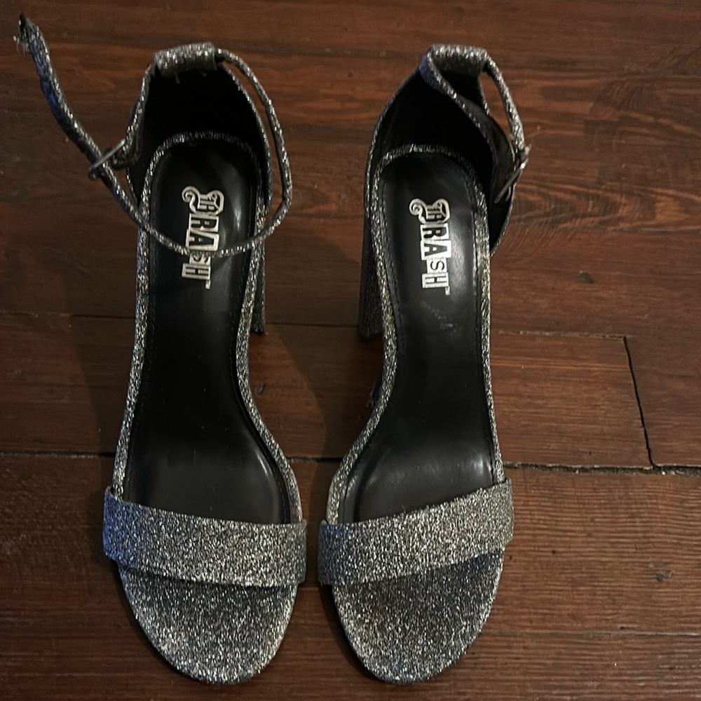 GOOD CONDITION GLITTER SHOE